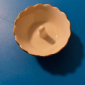 Lenox ring holder.  No box.